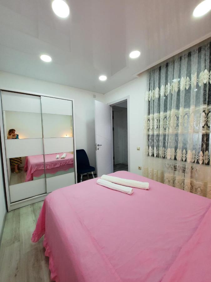 Apartment Desi With Sea View On The Beach In Батумі Екстер'єр фото