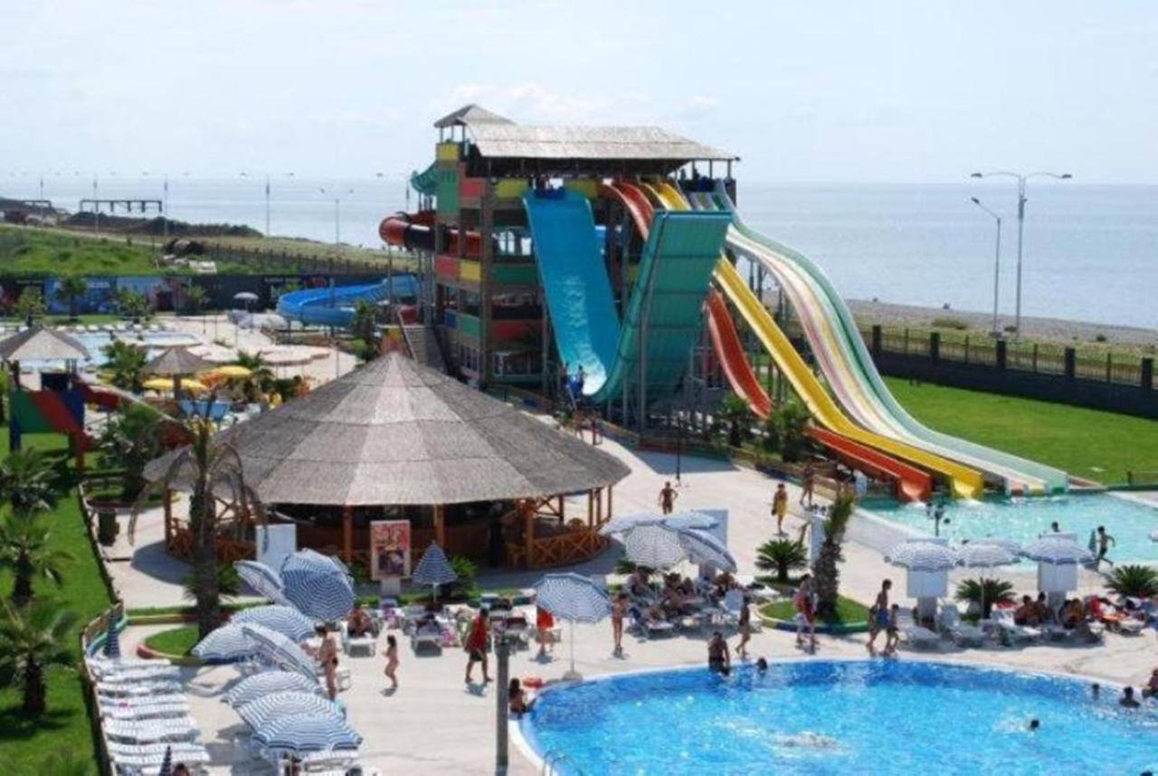 Apartment Desi With Sea View On The Beach In Батумі Екстер'єр фото