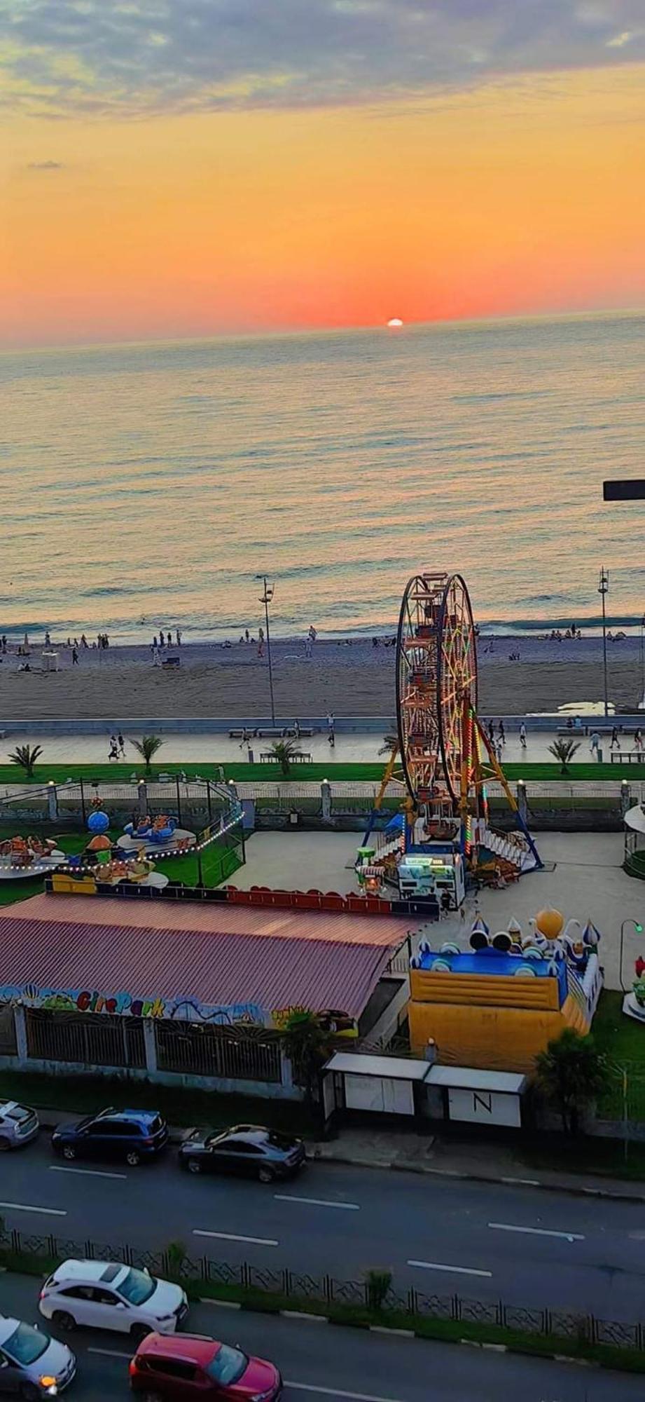 Apartment Desi With Sea View On The Beach In Батумі Екстер'єр фото